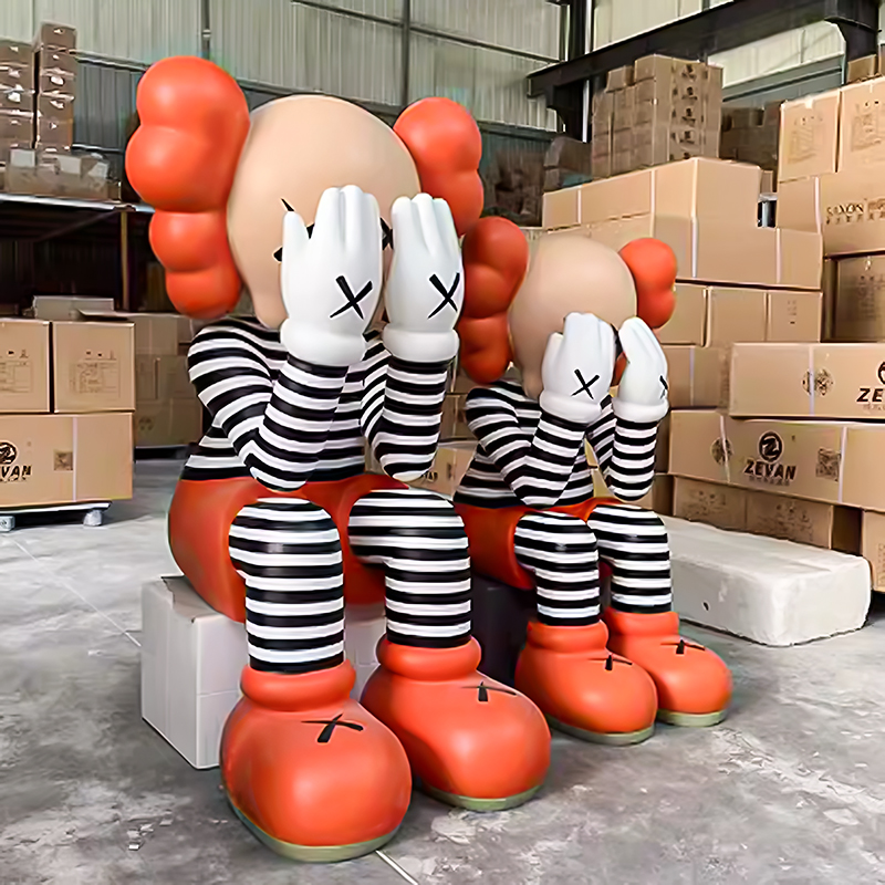 FRP/Fiberglass/Resin/Vinyl Electroplating Color Life Size Kaws Sculpture FRP/Fiberglass/Resin/Vinyl Electroplating Color Life Size Kaws Sculpture