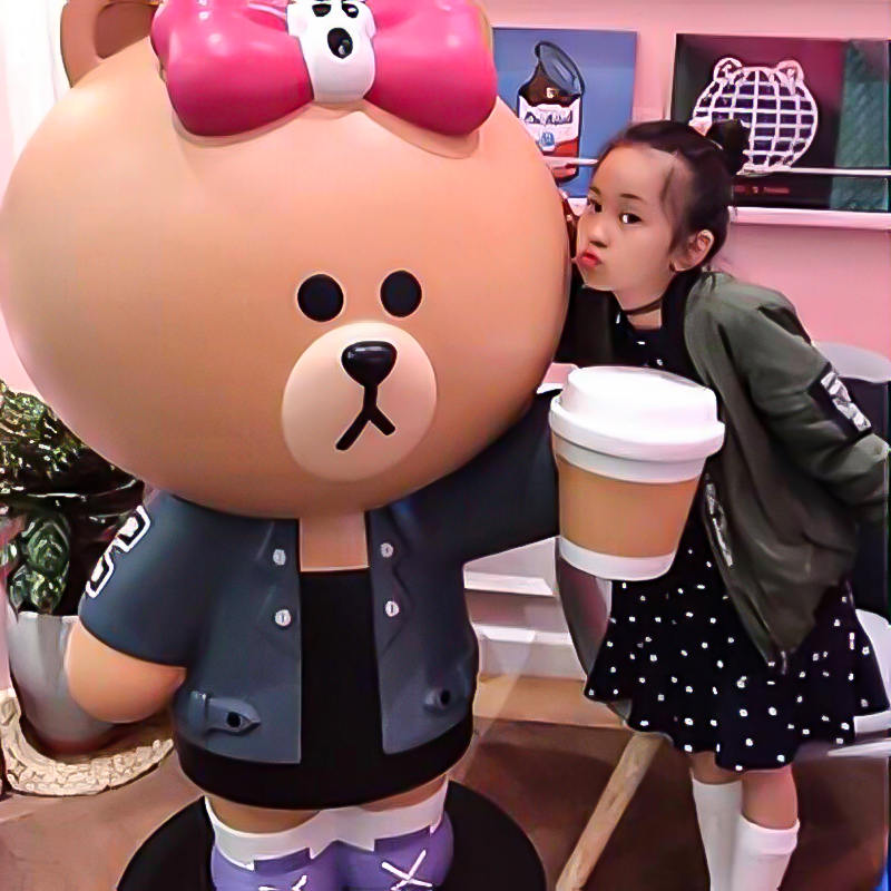 Ciencia de los materiales y longevidad: selección del compuesto adecuado para estatuas de personajes de dibujos animados en entornos al aire libre