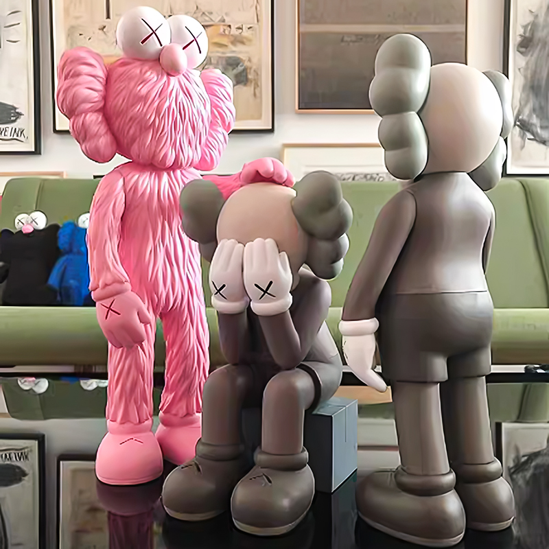 Estatua de Kaws de tamaño natural de 4 pies / 5 pies para decoración del hogar