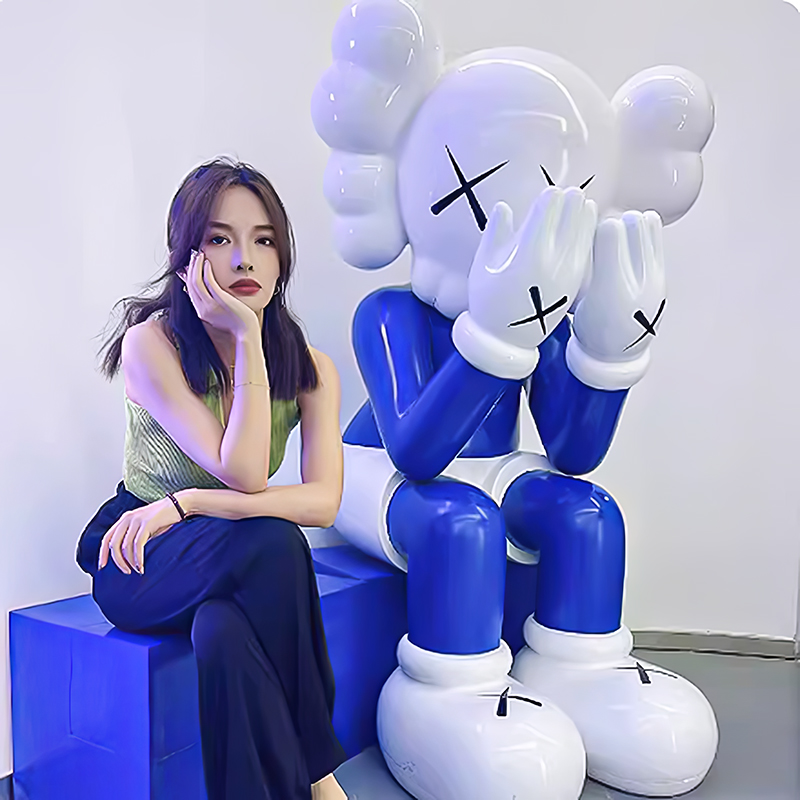 FRP/Fiberglass/Resin/Vinyl Electroplating Color Life Size Kaws Sculpture FRP/Fiberglass/Resin/Vinyl Electroplating Color Life Size Kaws Sculpture