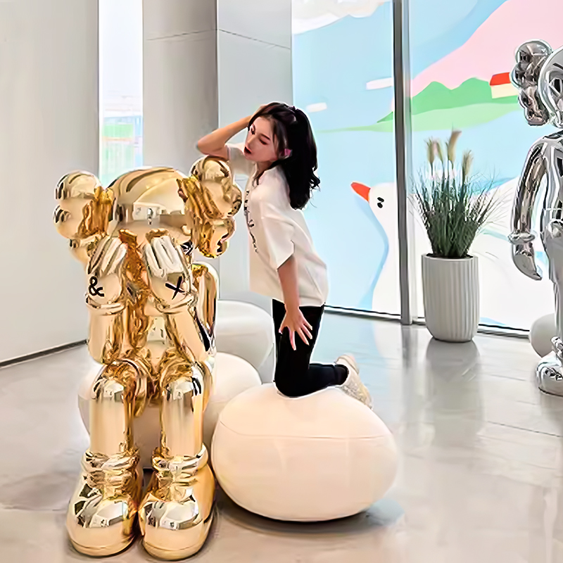 FRP/Fiberglass/Resin/Vinyl Electroplating Color Life Size Kaws Sculpture FRP/Fiberglass/Resin/Vinyl Electroplating Color Life Size Kaws Sculpture